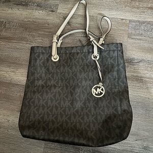 Michael Kors hand bag